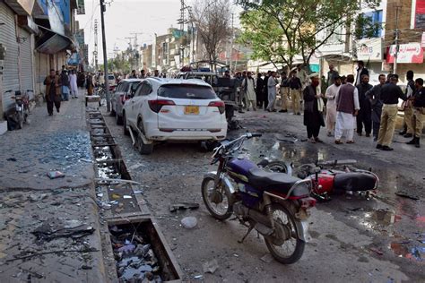 Bomb targeting Pakistani police in SW kills 4, wounds 18